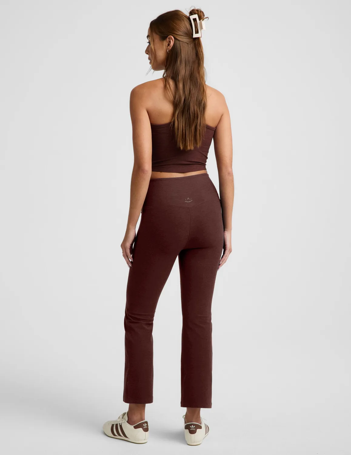 Beyond Yoga Spacedye Pintuck Kick Flare träningsbyxa Iced Mocha hög midja