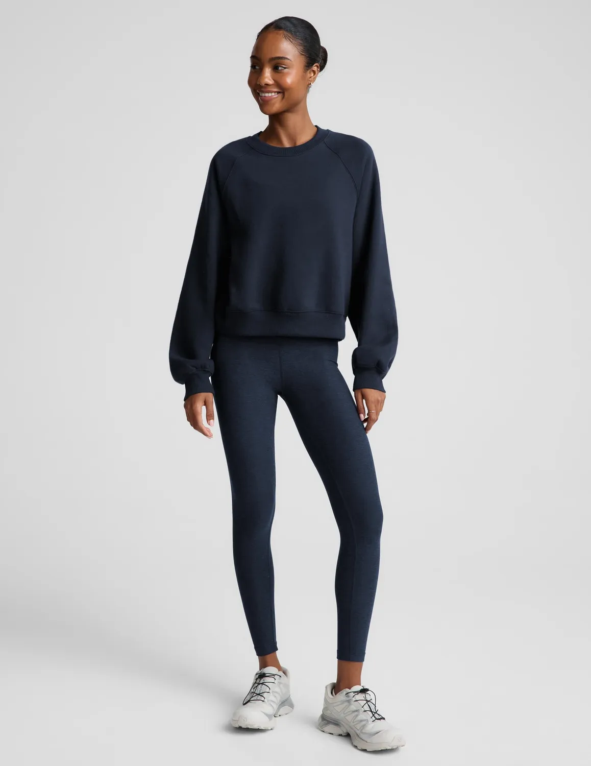 Beyond Yoga LuxeFleece 2.0 Raglan Crewneck sweatshirt marinblå