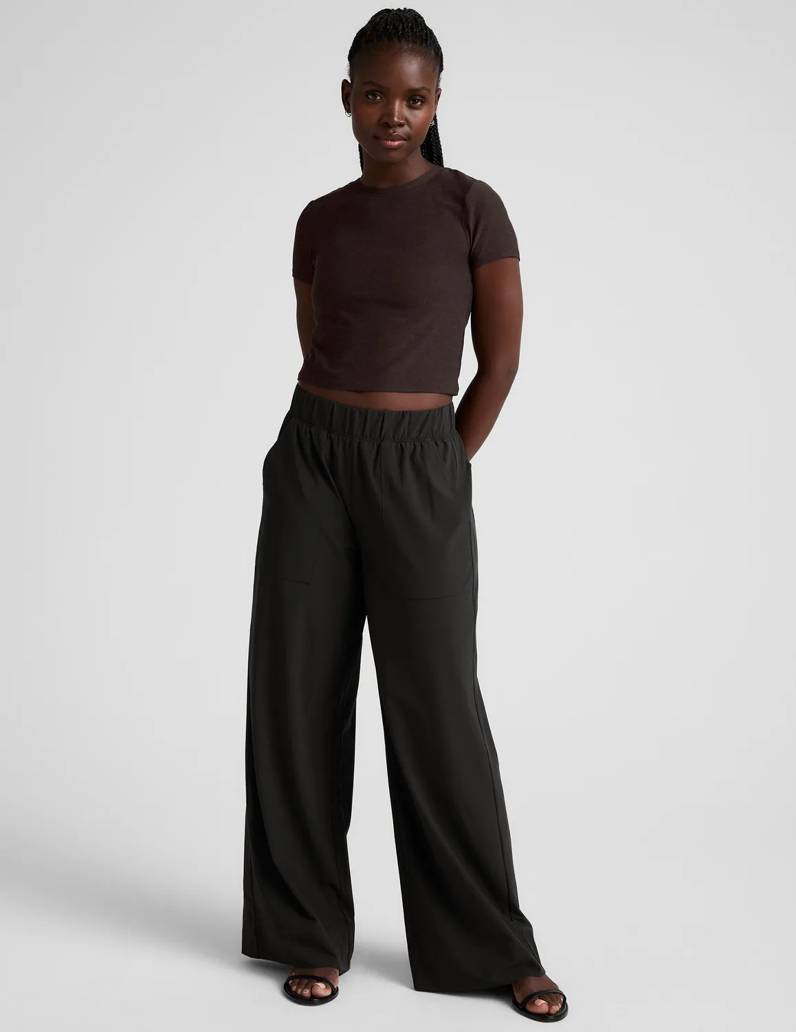 Beyond Yoga Featherweight Cropped Tee t-shirt Dark Chocolate Heather lätt
