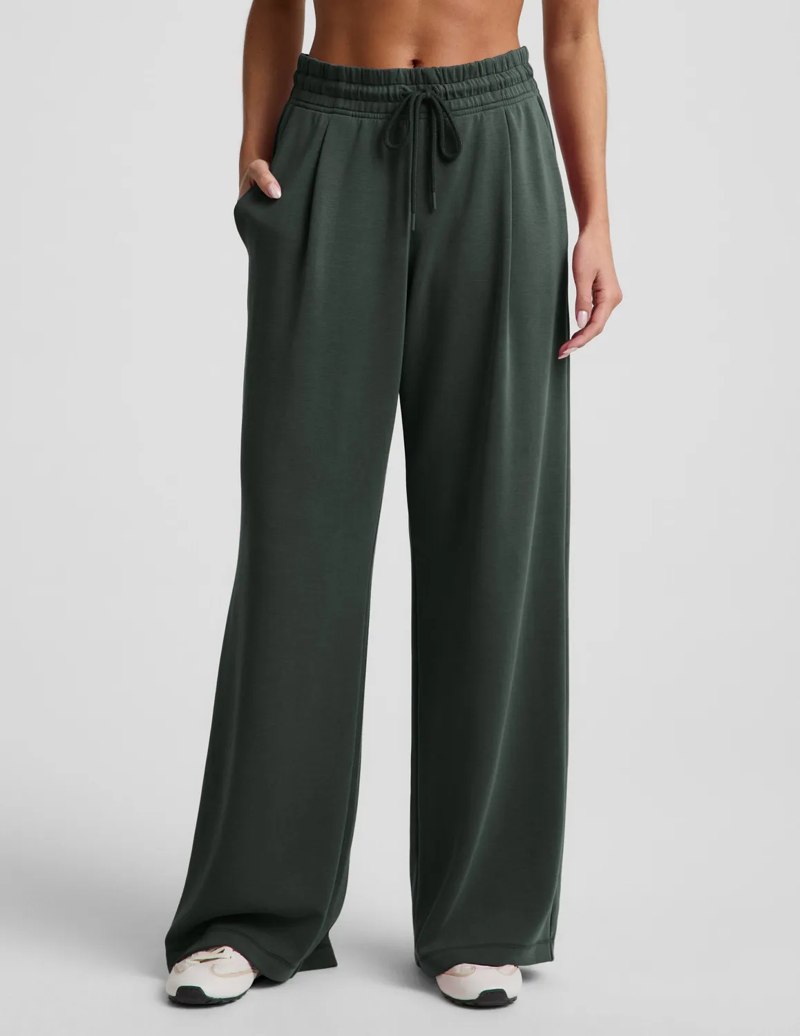 Beyond Yoga Luxe Sandwash Double Knit Wide Leg byxor Slate Green hög midja