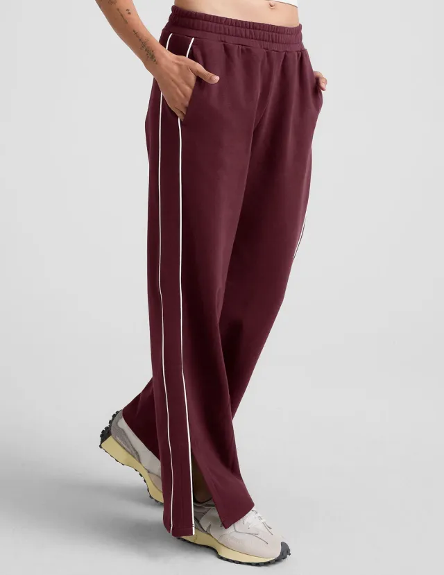 Beyond Yoga LuxeFleece Piper Wide Leg mjukisbyxor Cherry