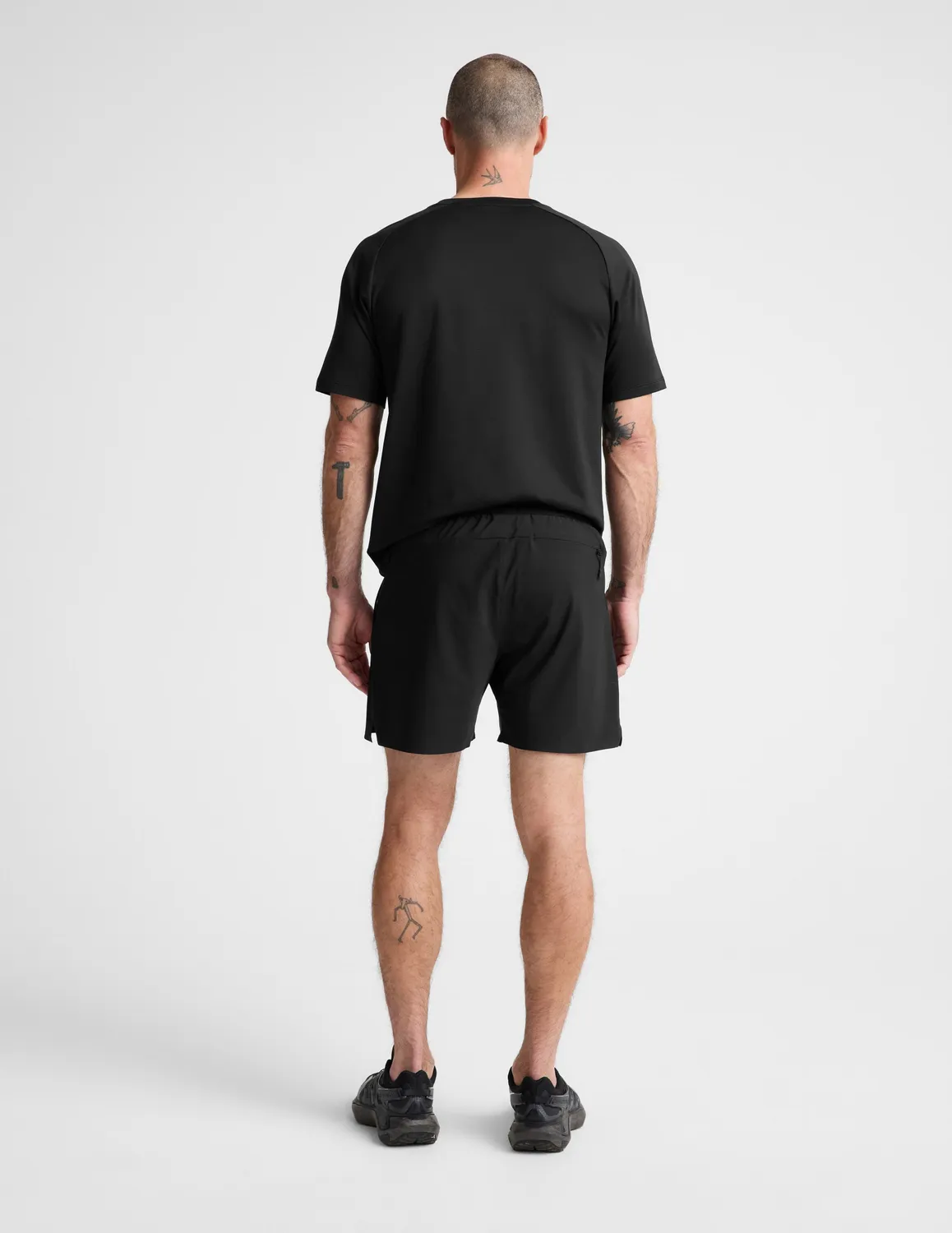Beyond Yoga WarpLite Range Lined Short 6" shortsSvart