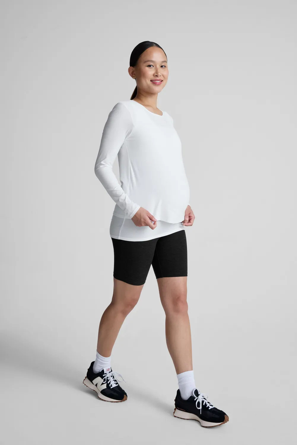 Beyond Yoga Featherweight Under Wraps Nursing Overlap Tee amningstopp vit mjuk