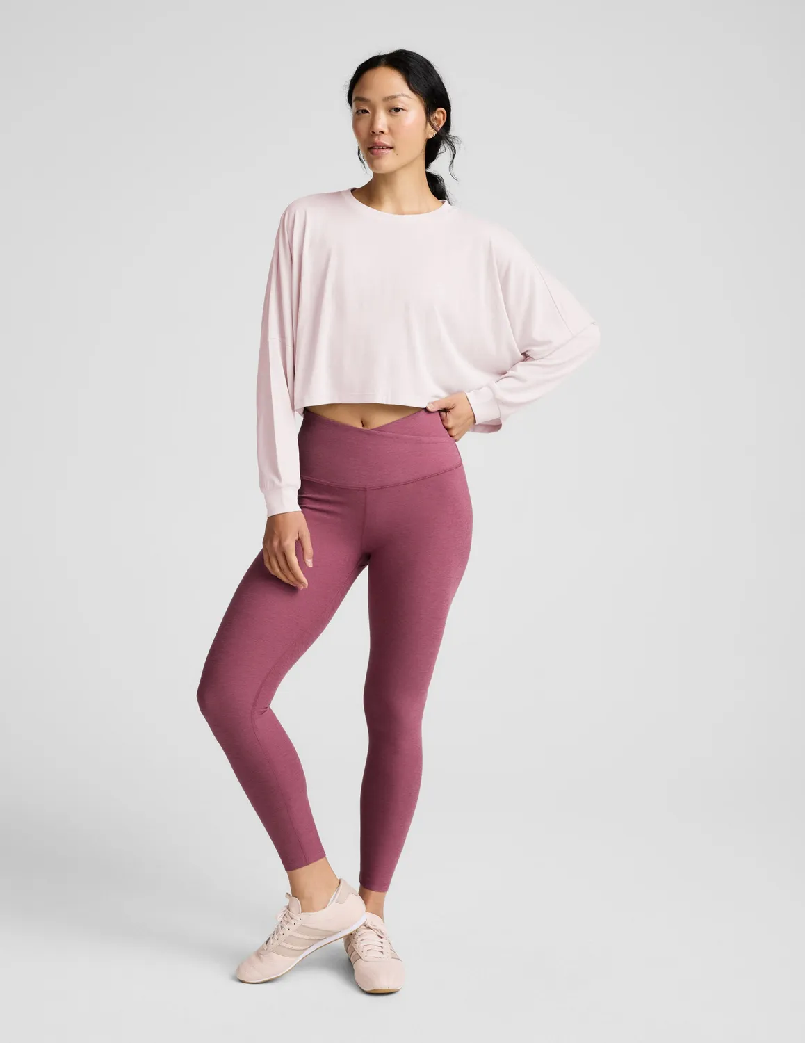 Beyond Yoga Studio Luxe Cropped Long Sleeve ljusrosa