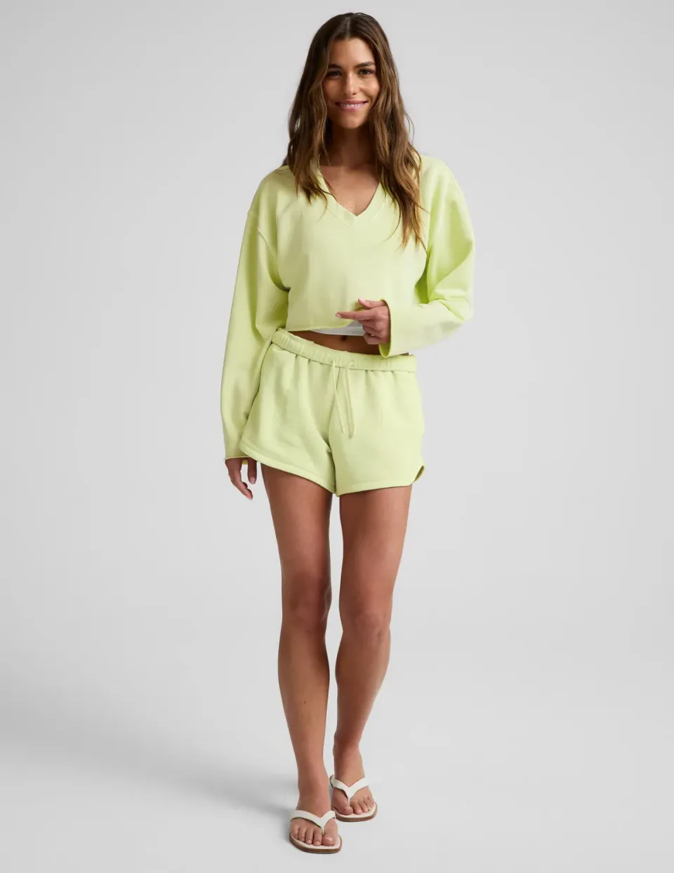 Beyond Yoga Fade Out Mid-Rise Short shorts lime urtvättad