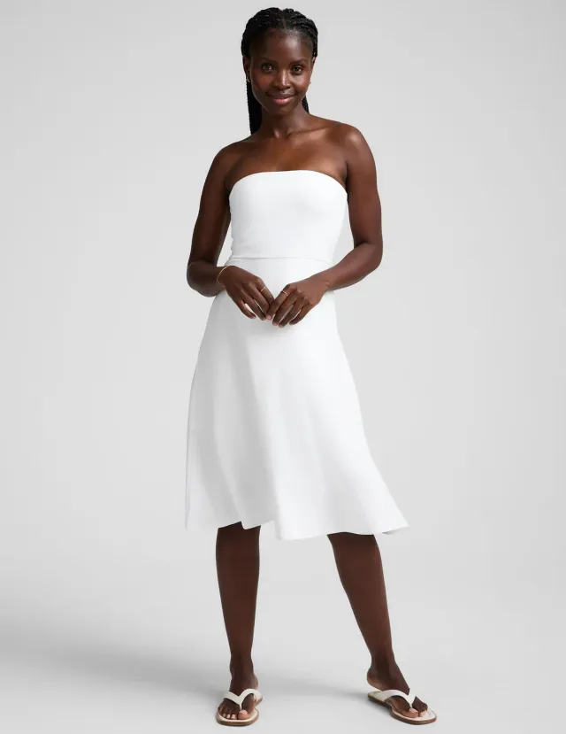 Beyond Yoga Featherweight Strapless klänning Cloud White fickor