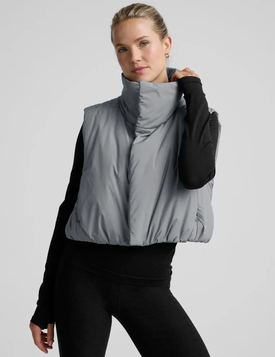 Beyond Yoga Warm Up Puffer Vest väst Storm Gray vattenavvisande