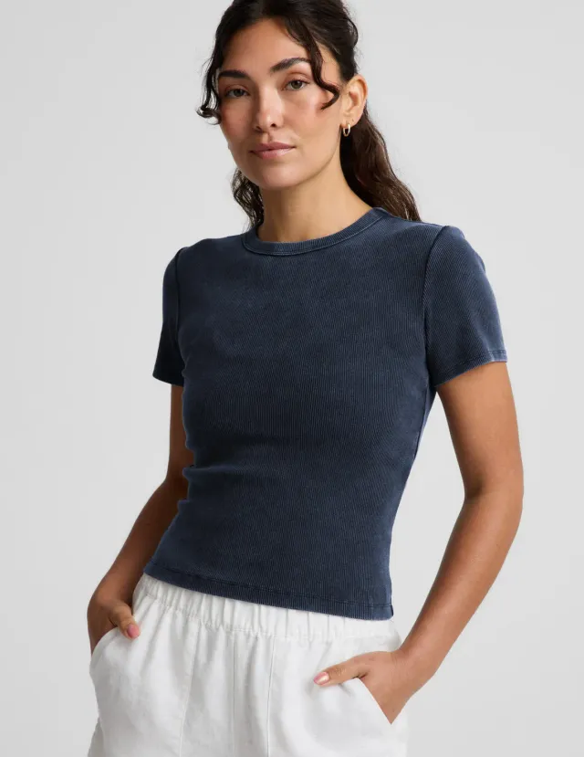 Beyond Yoga On Repeat Rib Baby Tee t-shirt marinblå croppad