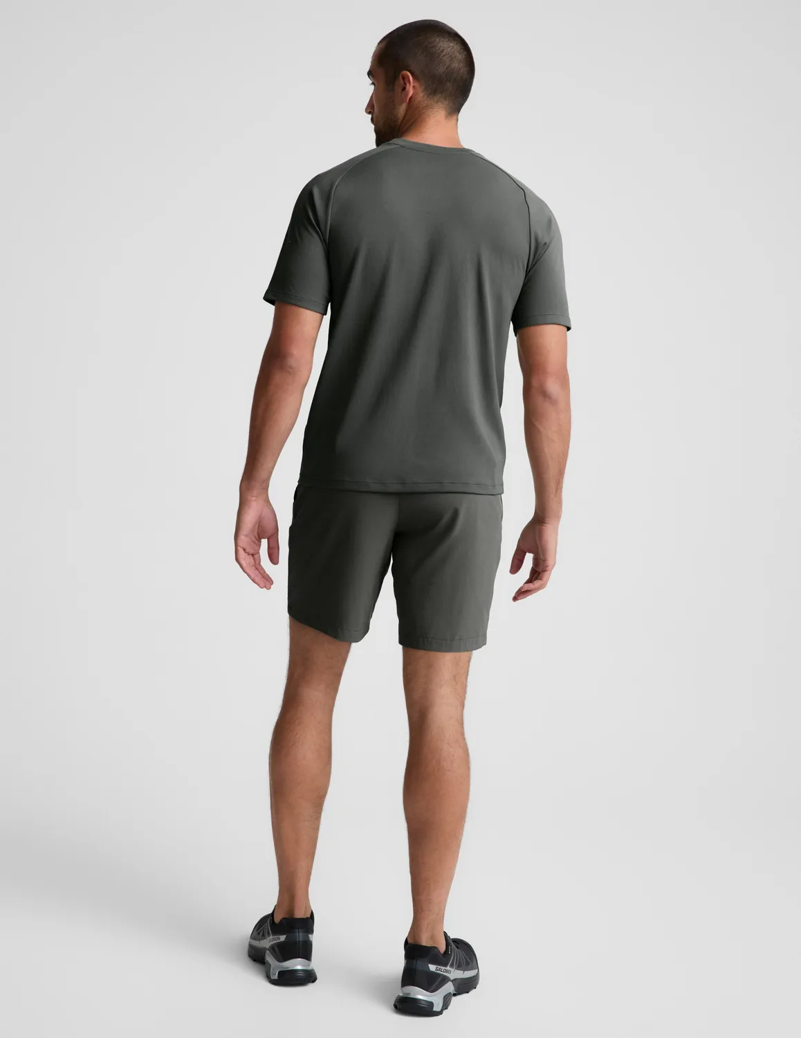 Beyond Yoga Pivotal 2.0 Men's Short 7" träningsshorts Slate Green ofodrad