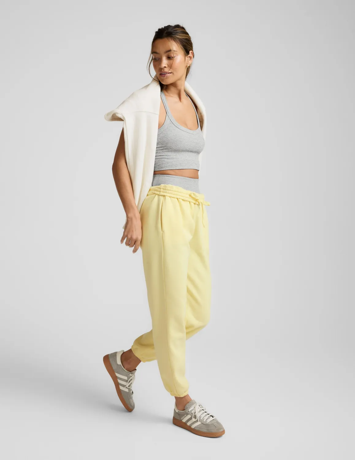 Beyond Yoga LuxeFleece Sweatpant mjukisbyxor gul 29 tum