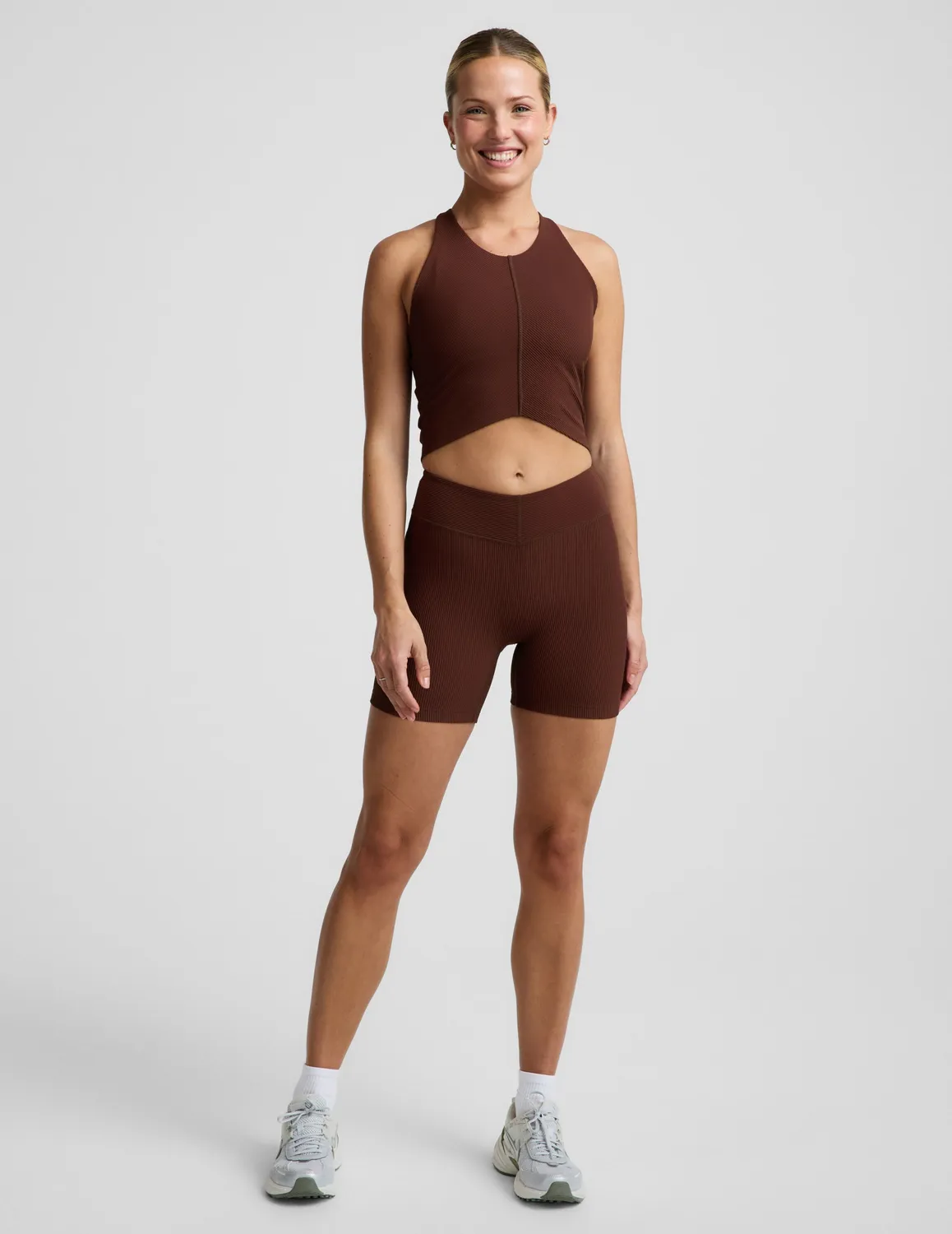 Beyond Yoga Impulse Ribbed High Neck Tank croptop Iced Mocha hög hals