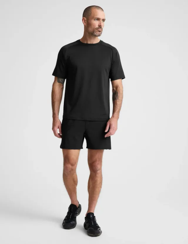 Beyond Yoga WarpLite Range Lined Short 6" shortsSvart