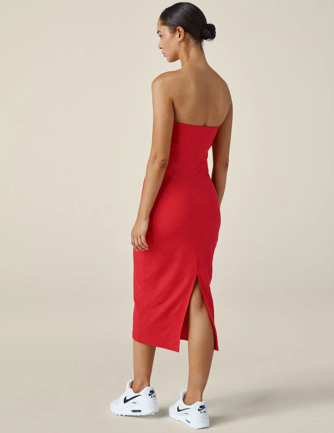 Beyond Yoga Spacedye Strapless Dress klänning röd midi