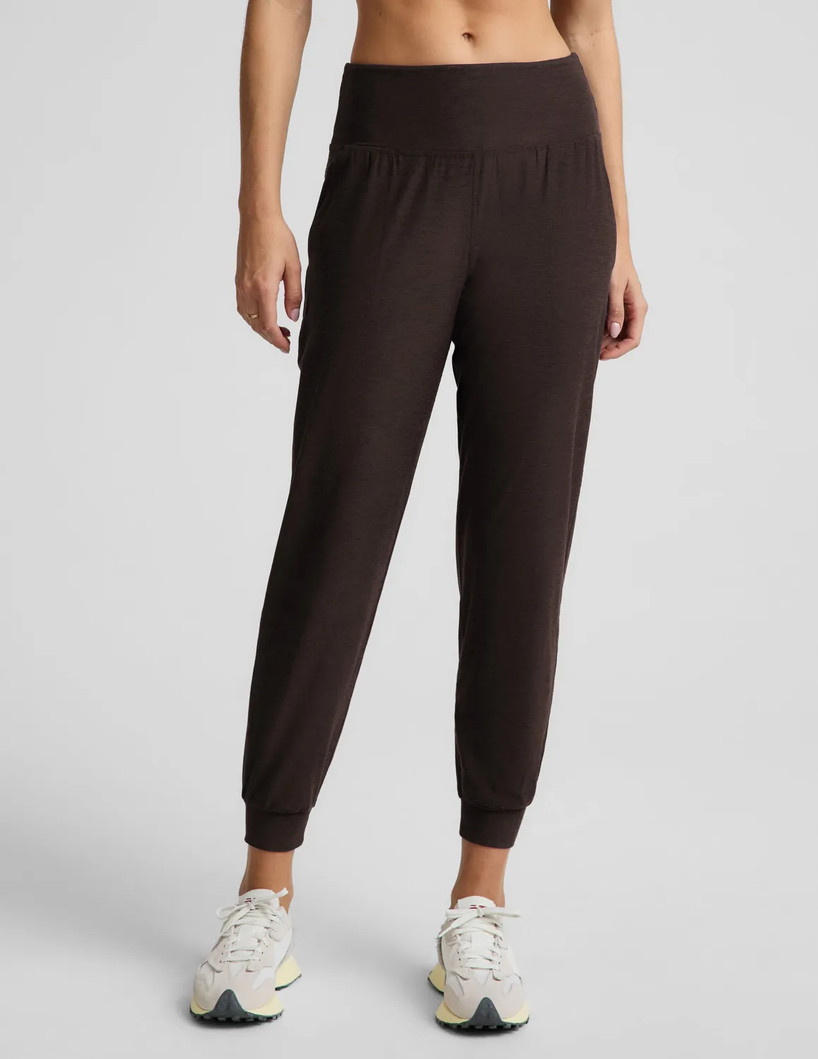Beyond Yoga Midweight Spacedye Midi Jogger mjukisbyxor Dark Chocolate Heather