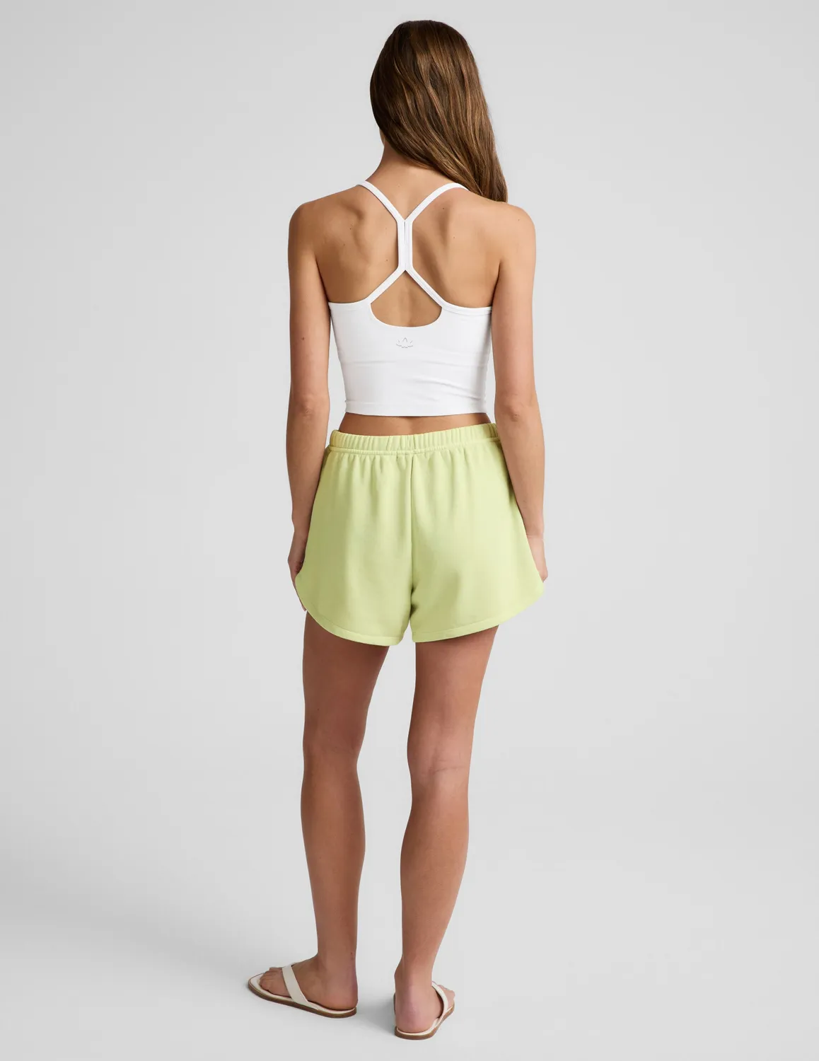 Beyond Yoga Fade Out Mid-Rise Short shorts lime urtvättad