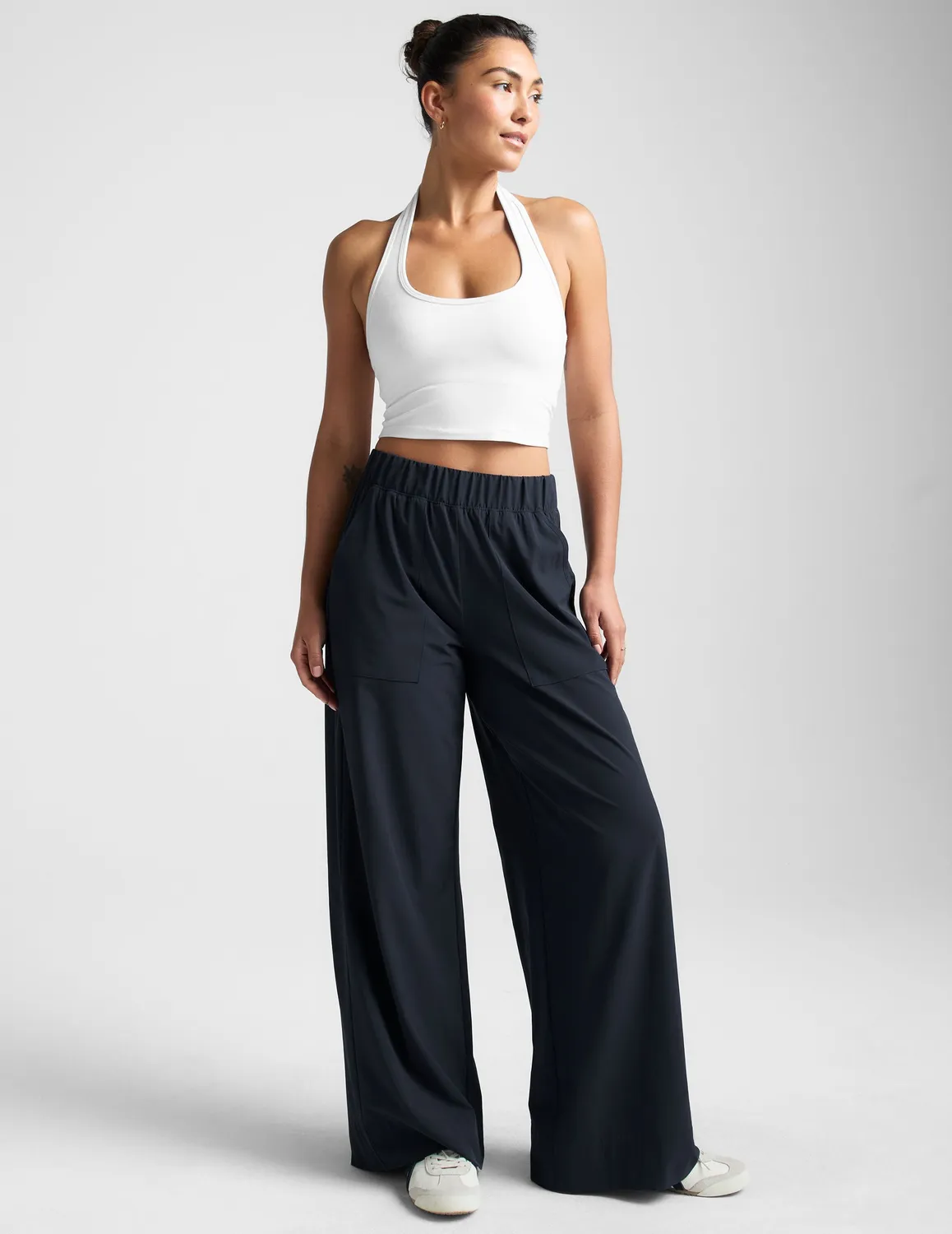 Beyond Yoga Spacedye Well Rounded Cropped Halter Tank linne Cloud White med bh