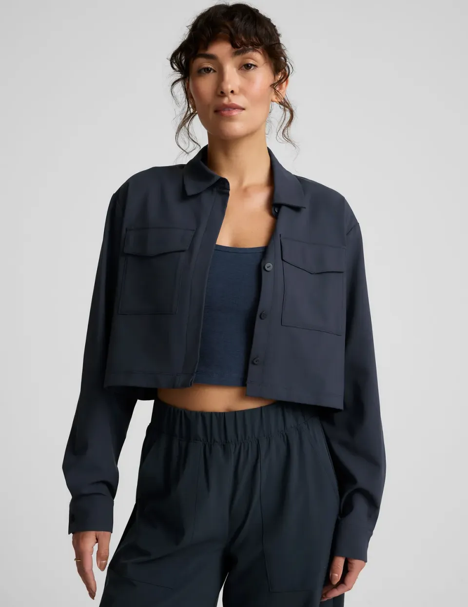 Beyond Yoga Midtown Cropped jacka nocturnal navy krage