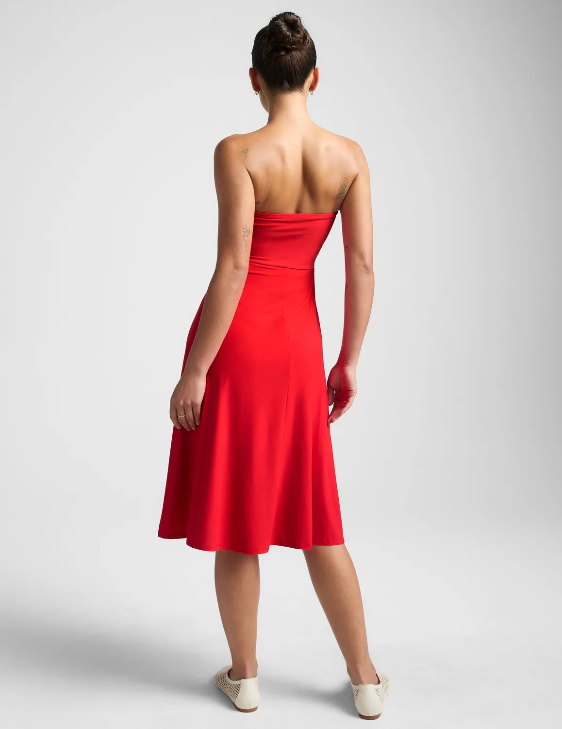 Beyond Yoga Featherweight Strapless klänning Candy Apple Red bh