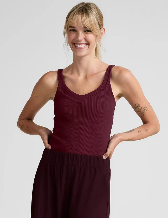 Beyond Yoga Impulse Ribbed Classic Tank träningstopp Dark Cherry ribbad