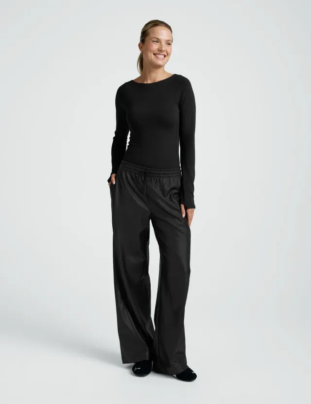 Beyond Yoga Faux Leather byxor svart vida