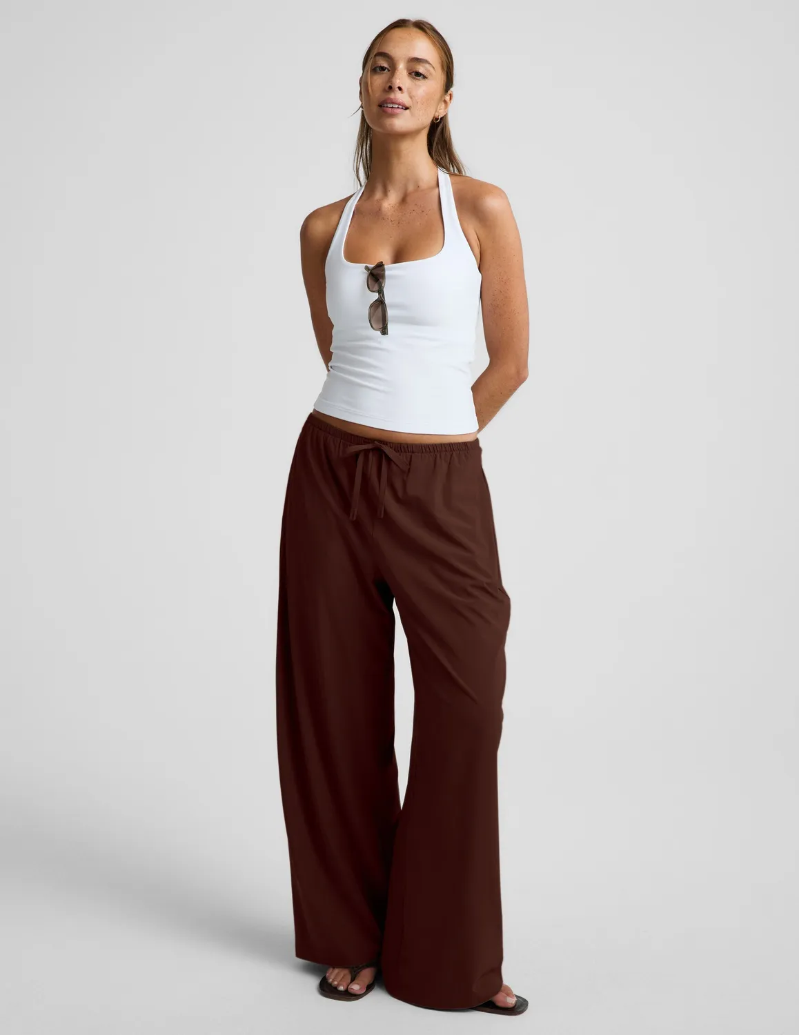 Beyond Yoga Solstice Drawstring Wide Leg Pant 29" byxor Iced Mocha vida