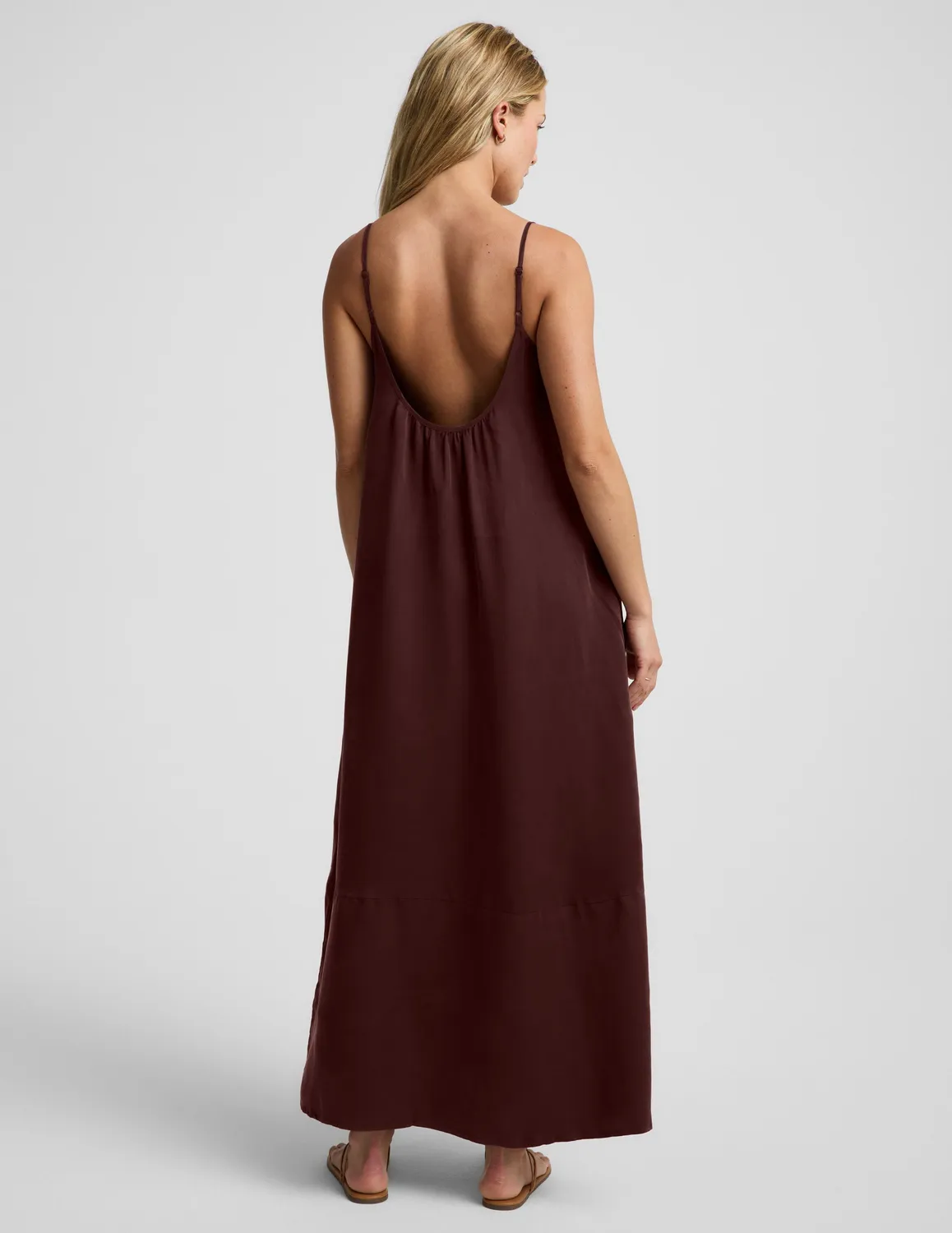 Beyond Yoga Sunkissed Cupro maxiklänning Iced Mocha silkeslen