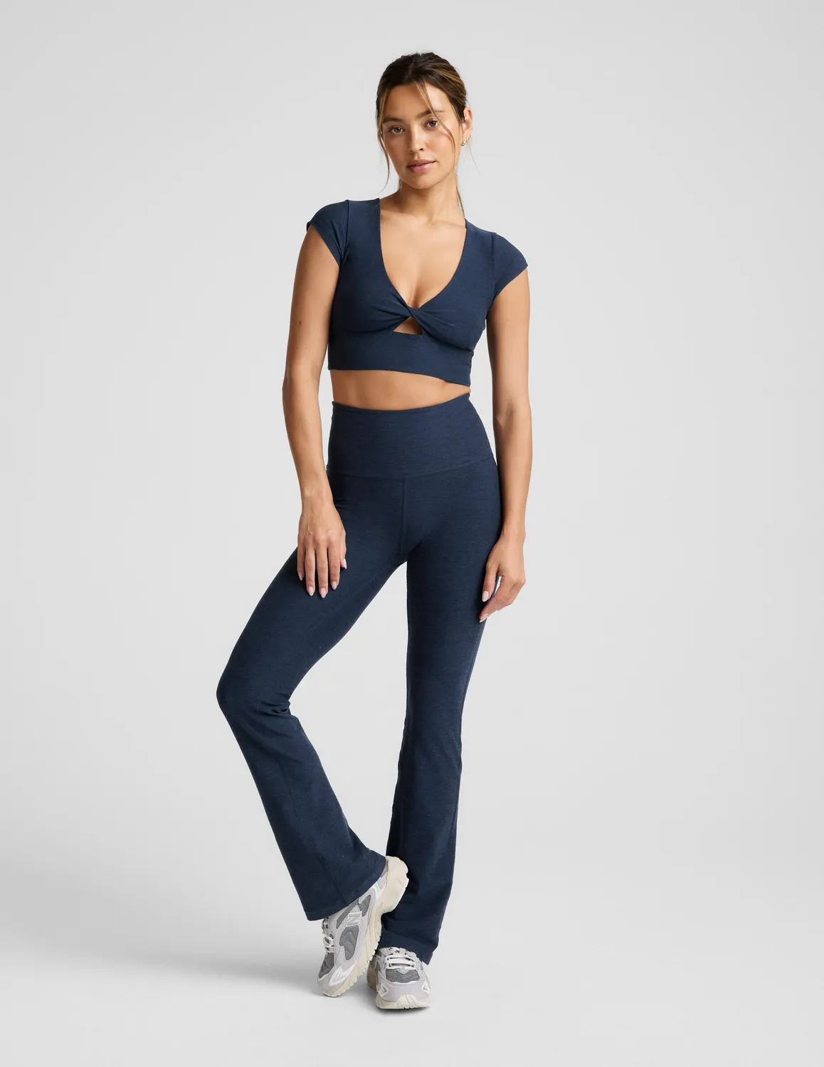 Beyond Yoga Spacedye Get It Twisted Cropped Tee träningstopp Nocturnal Navy mjuk