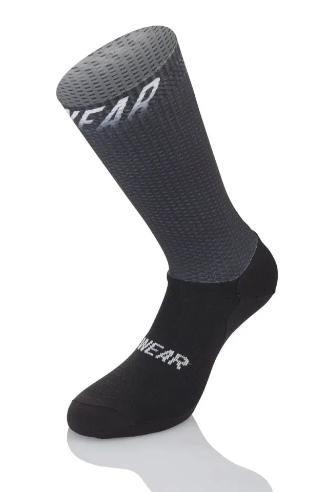 MB Wear Aero Dry Black cykelstrumpor Q-Skin