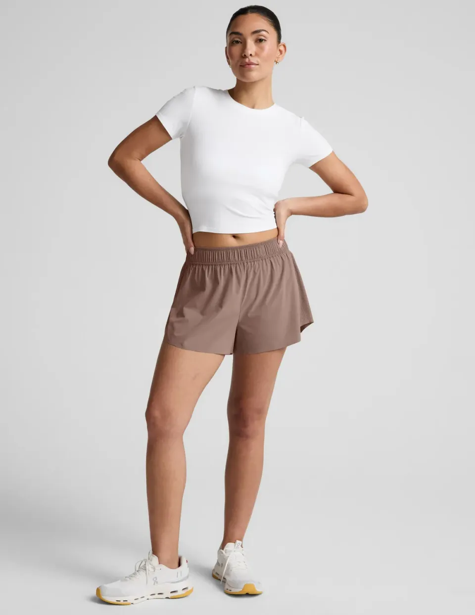 Beyond Yoga Solemate 2.5" shorts Rosey Taupe mjuka