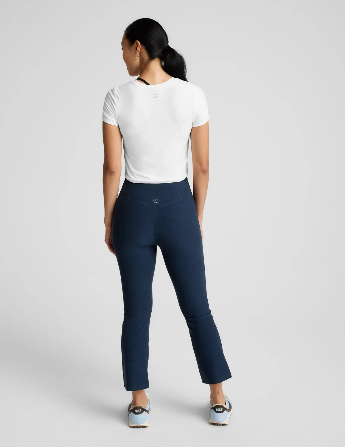 Beyond Yoga Spacedye Pintuck Kick Flare yogabyxa Nocturnal Navy hög midja