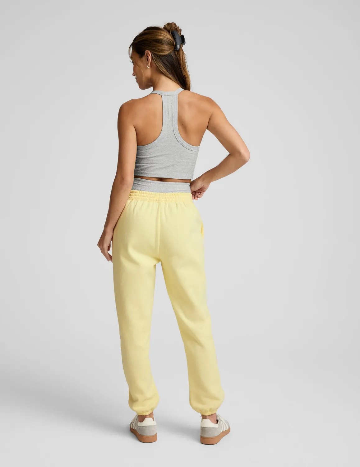 Beyond Yoga LuxeFleece Sweatpant mjukisbyxor gul 29 tum