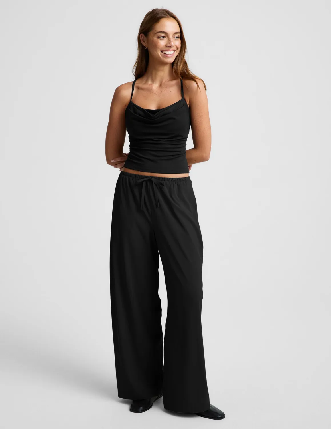 Beyond Yoga Cowl Neck Tank träningslinne Svart med bh