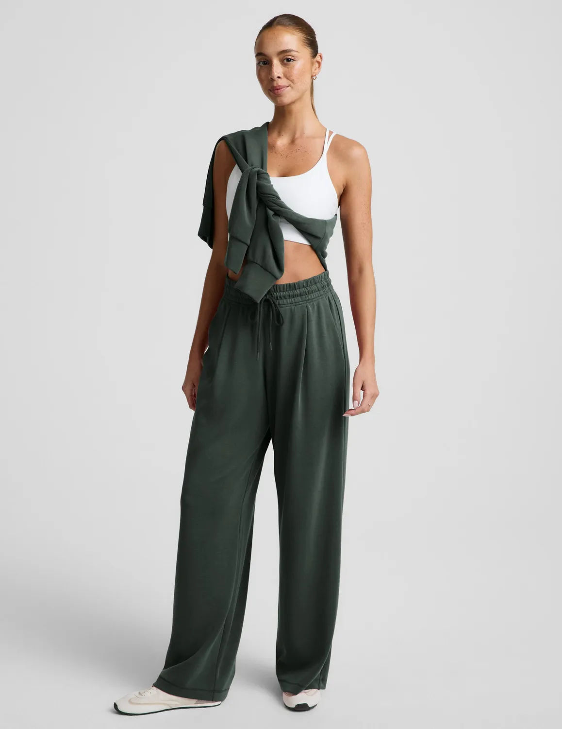 Beyond Yoga Luxe Sandwash Double Knit Wide Leg byxor Slate Green hög midja