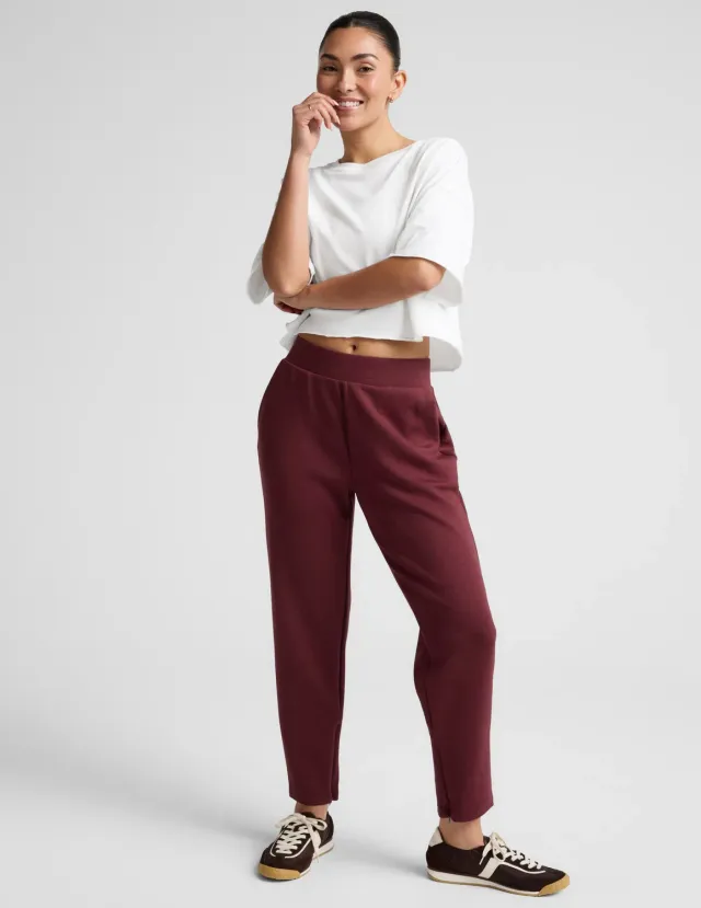 Beyond Yoga SoftSpring Tapered Byxor Moody Burgundy ankellånga