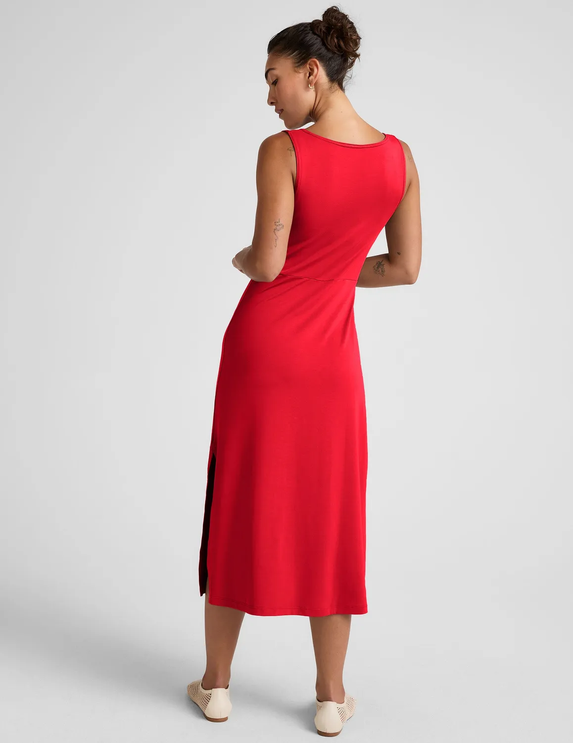 Beyond Yoga Rotation Side Twist Midi Dress klänning Candy Apple Red