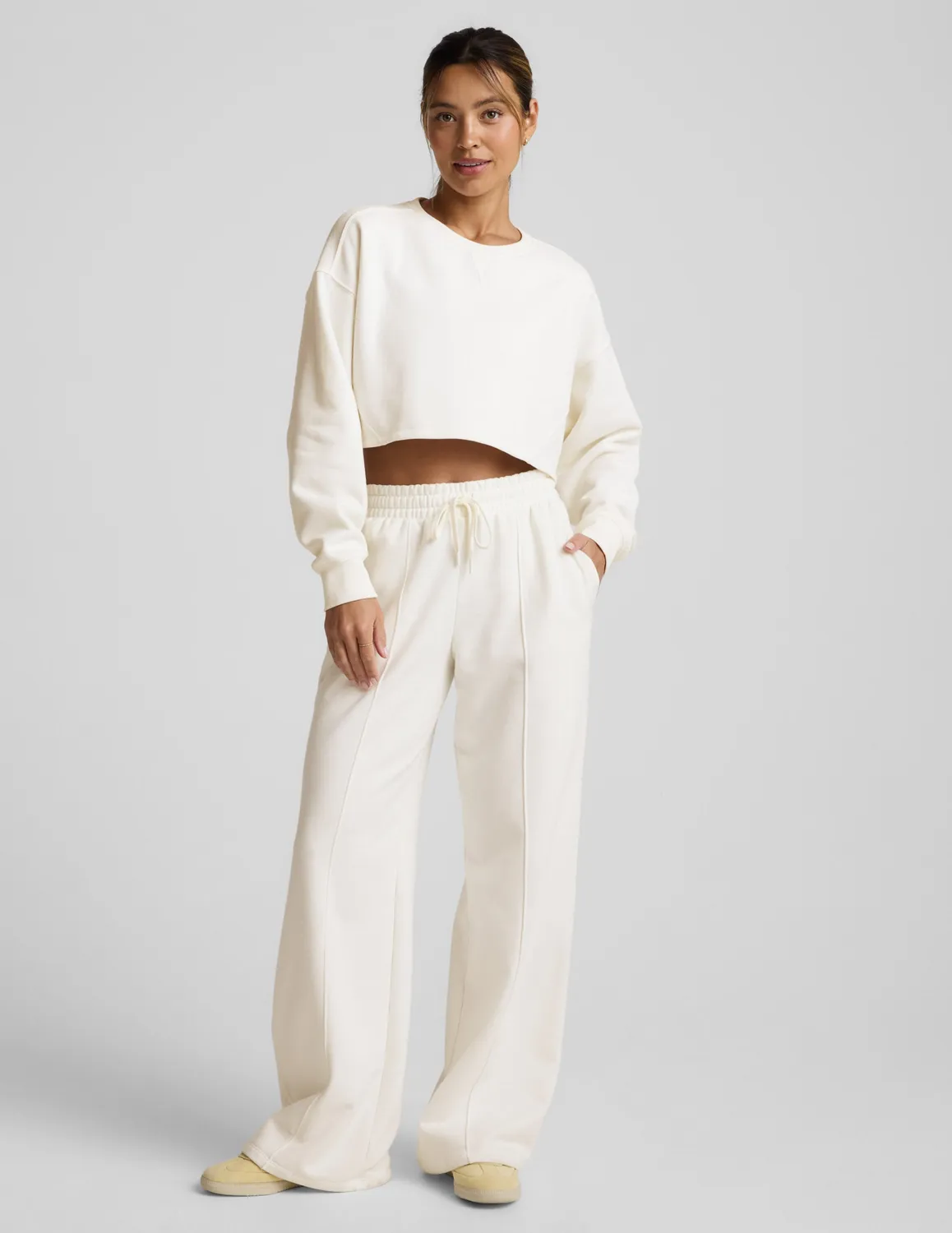 Beyond Yoga LuxeFleece Cropped sweatshirt Fresh Snow vit
