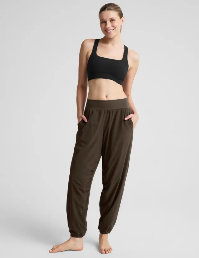 Beyond Yoga Glowzone Hybrid Jogger mjukisbyxor Cedar Olive fickor