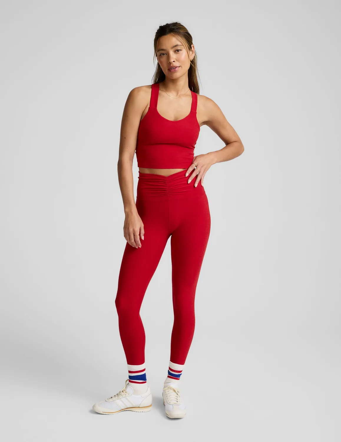 Beyond Yoga Spacedye Twist Through Cropped Tank träningstopp Holly Red Heather BH