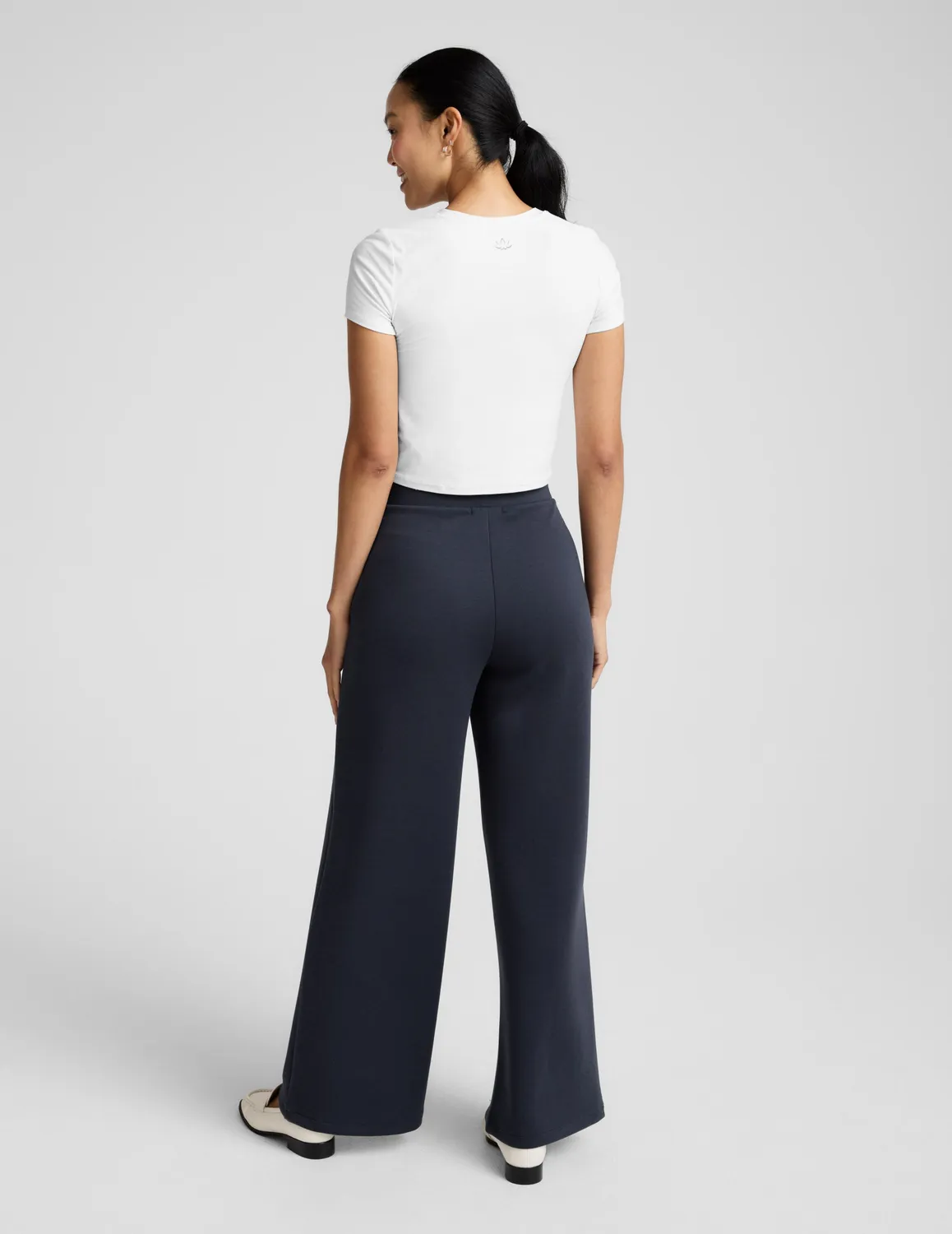 Beyond Yoga SoftSpring Wide Leg Pant 31" mjukisbyxor nocturnal navy vida