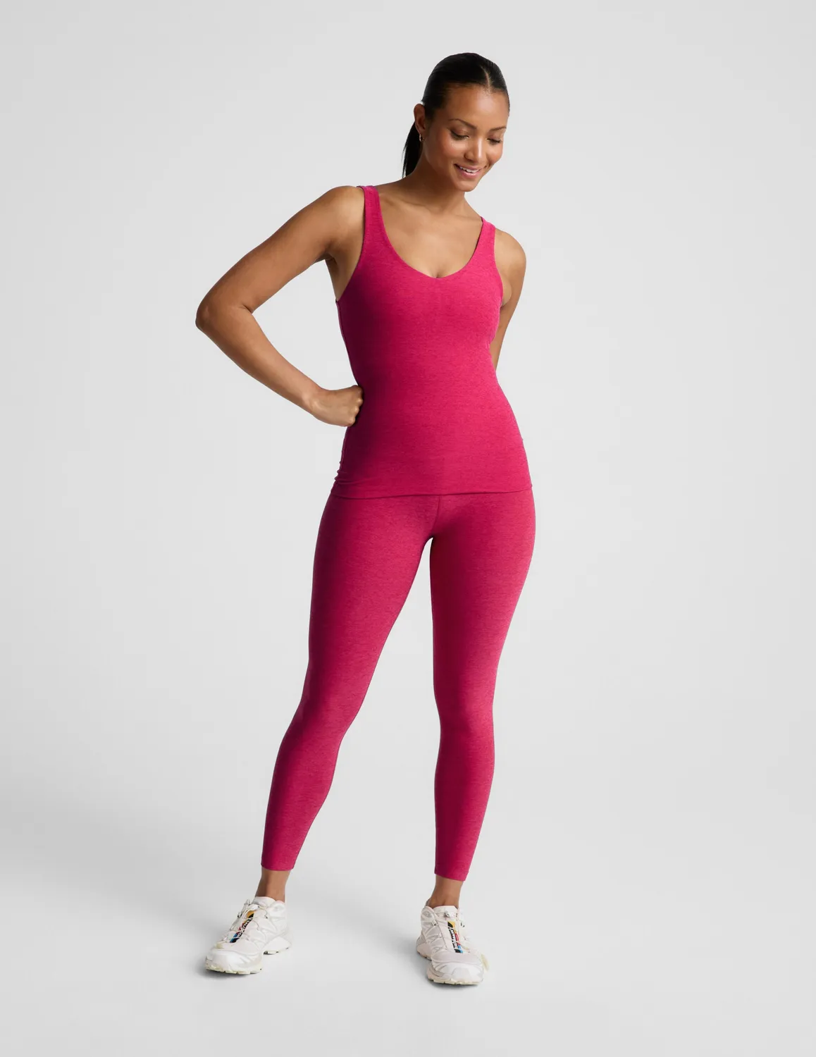 Beyond Yoga Spacedye Good Day Classic Tank linne Berry Red V-ring