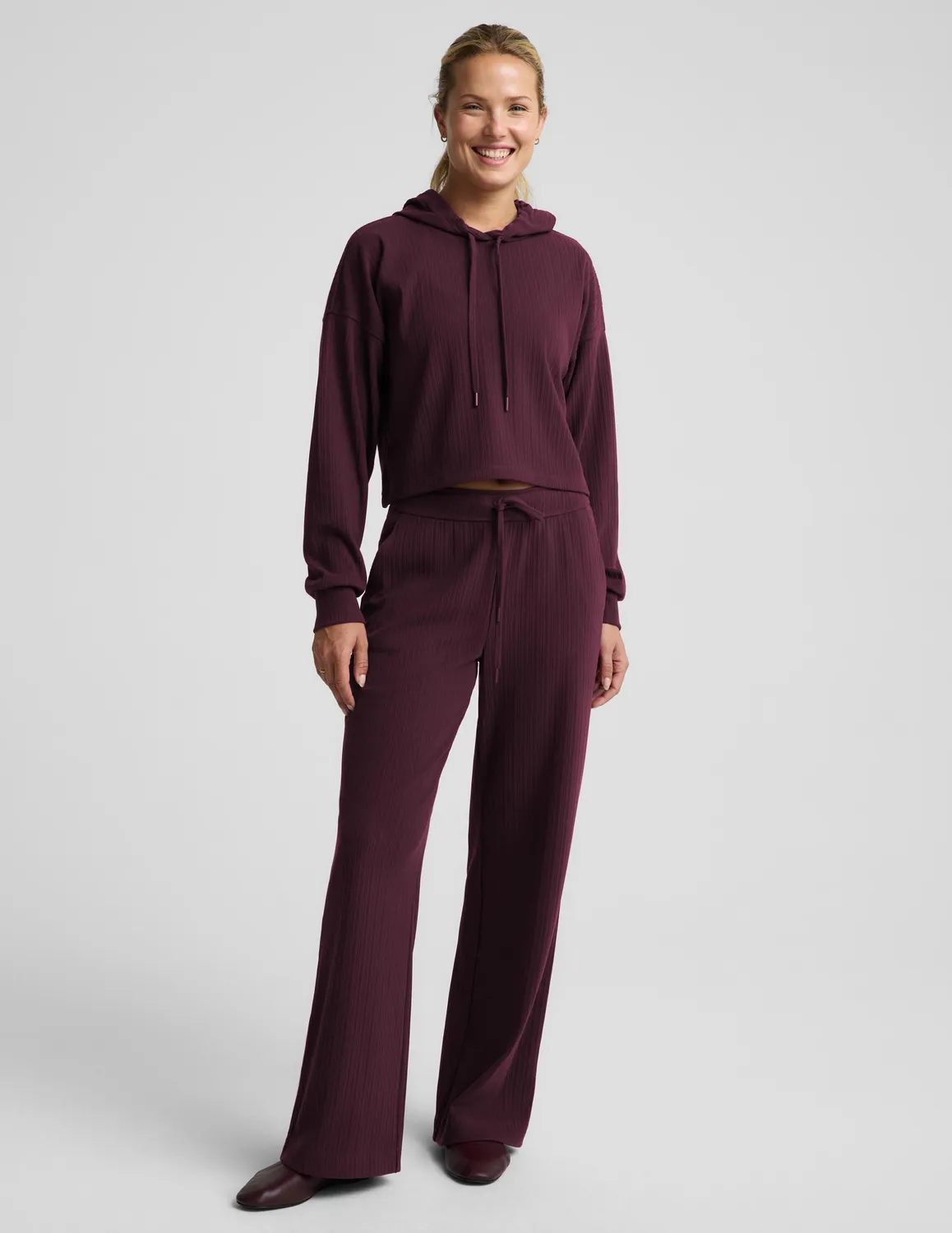 Beyond Yoga Breathe Easy Ribbed Hoodie hoodie vinröd mjuk