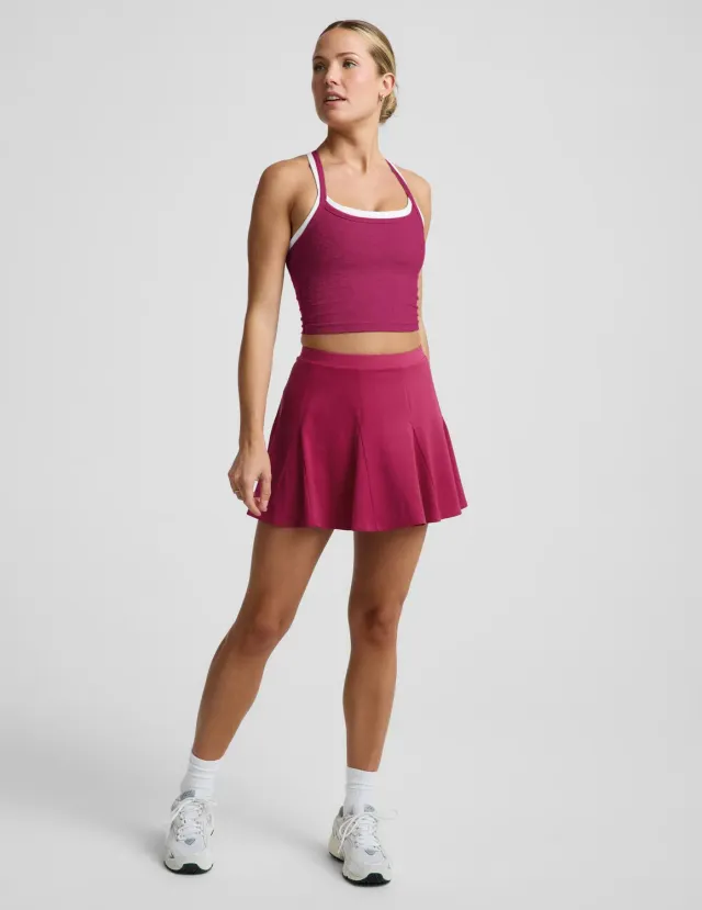 Beyond Yoga Flounce This Way tenniskjol Sangria med shorts