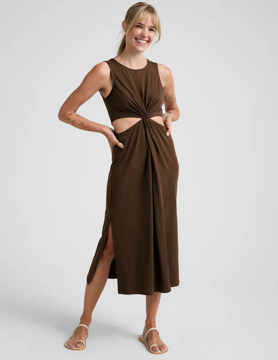 Beyond Yoga Around The World Front Twist klänning Espresso