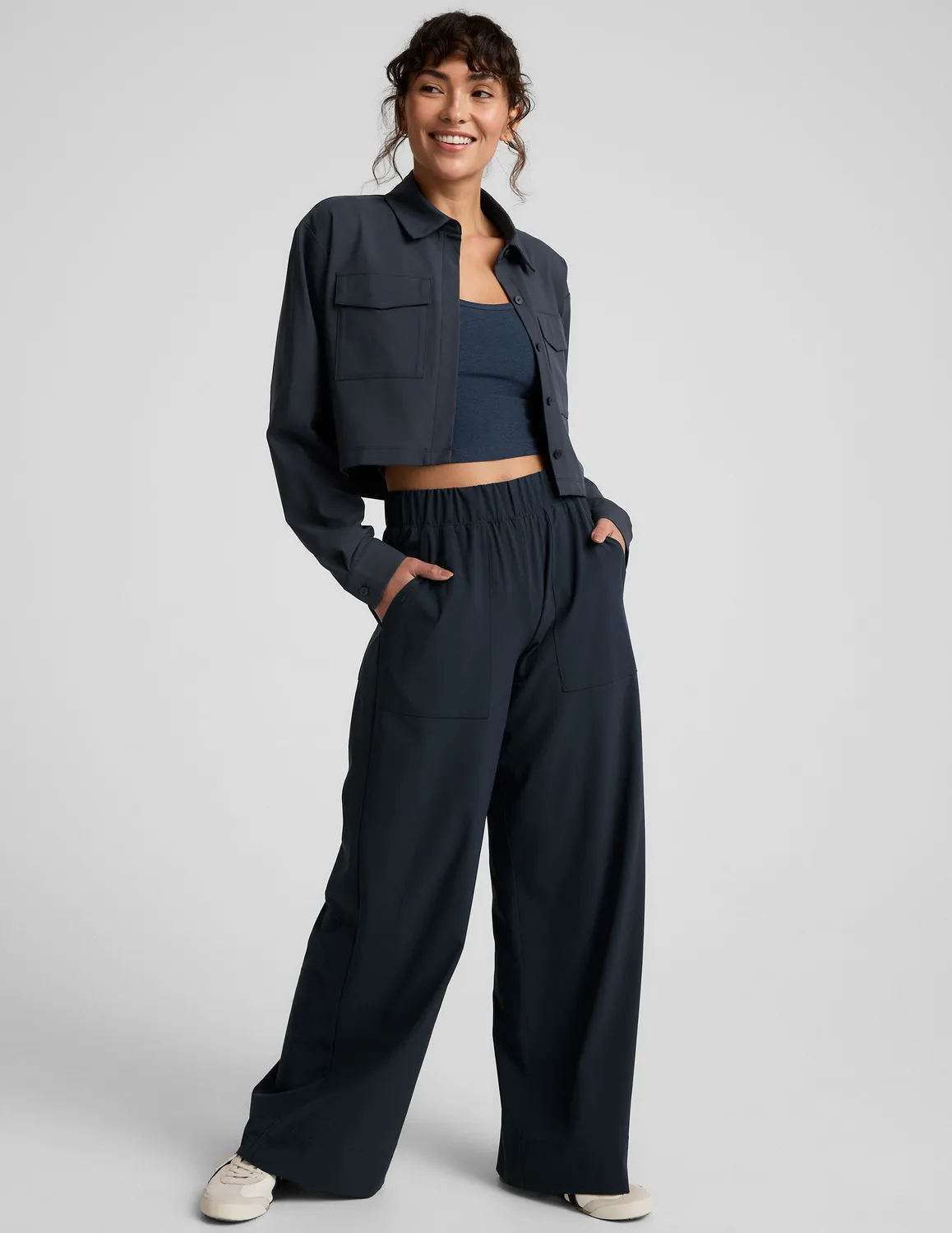 Beyond Yoga Midtown Cropped jacka nocturnal navy krage
