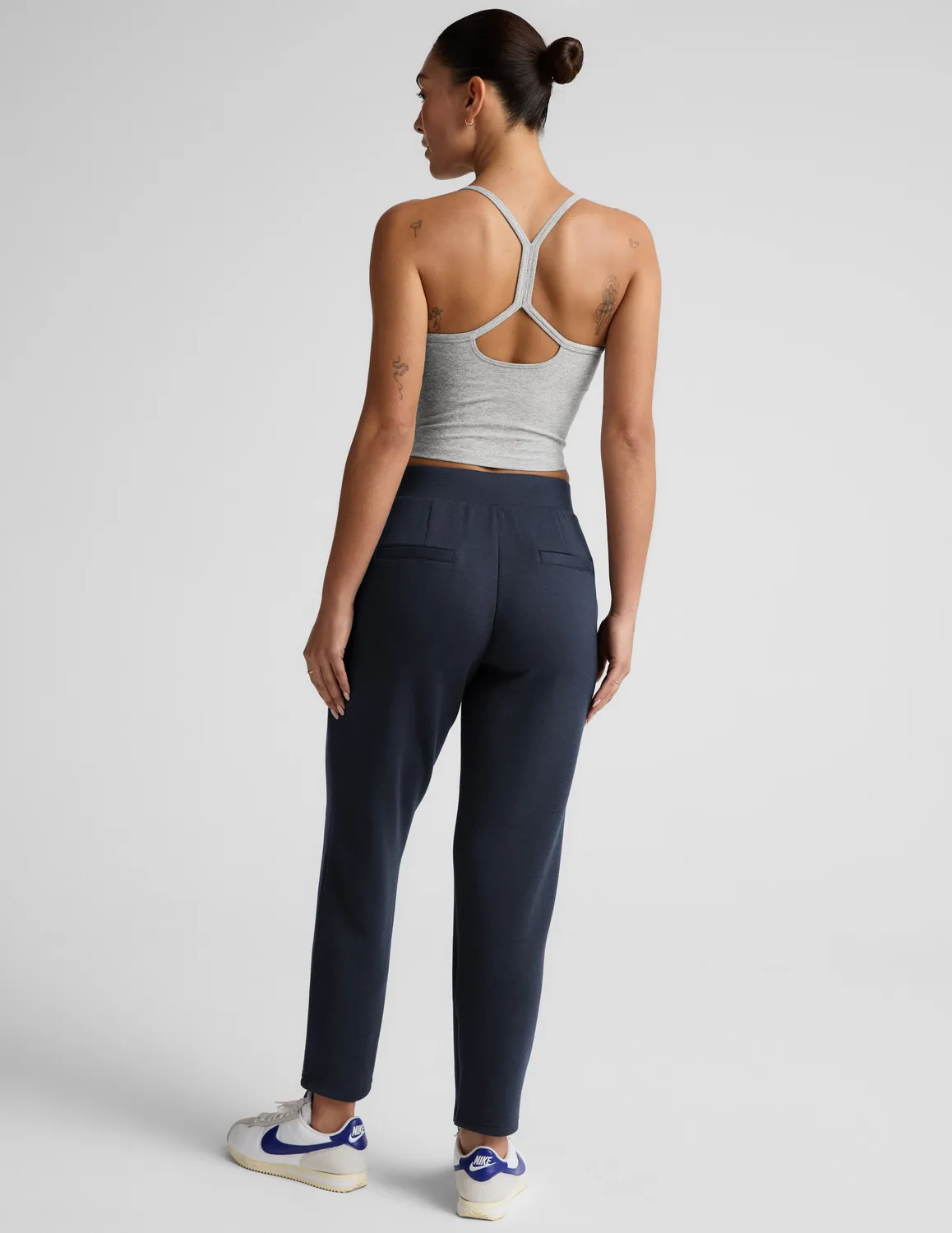 Beyond Yoga SoftSpring Tapered Byxor Nocturnal Navy med fickor