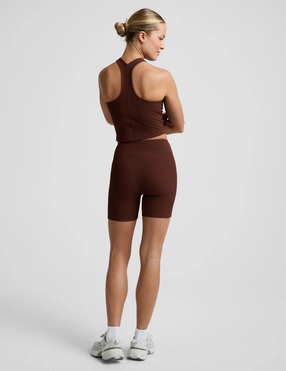 Beyond Yoga Impulse Ribbed High Neck Tank croptop Iced Mocha hög hals