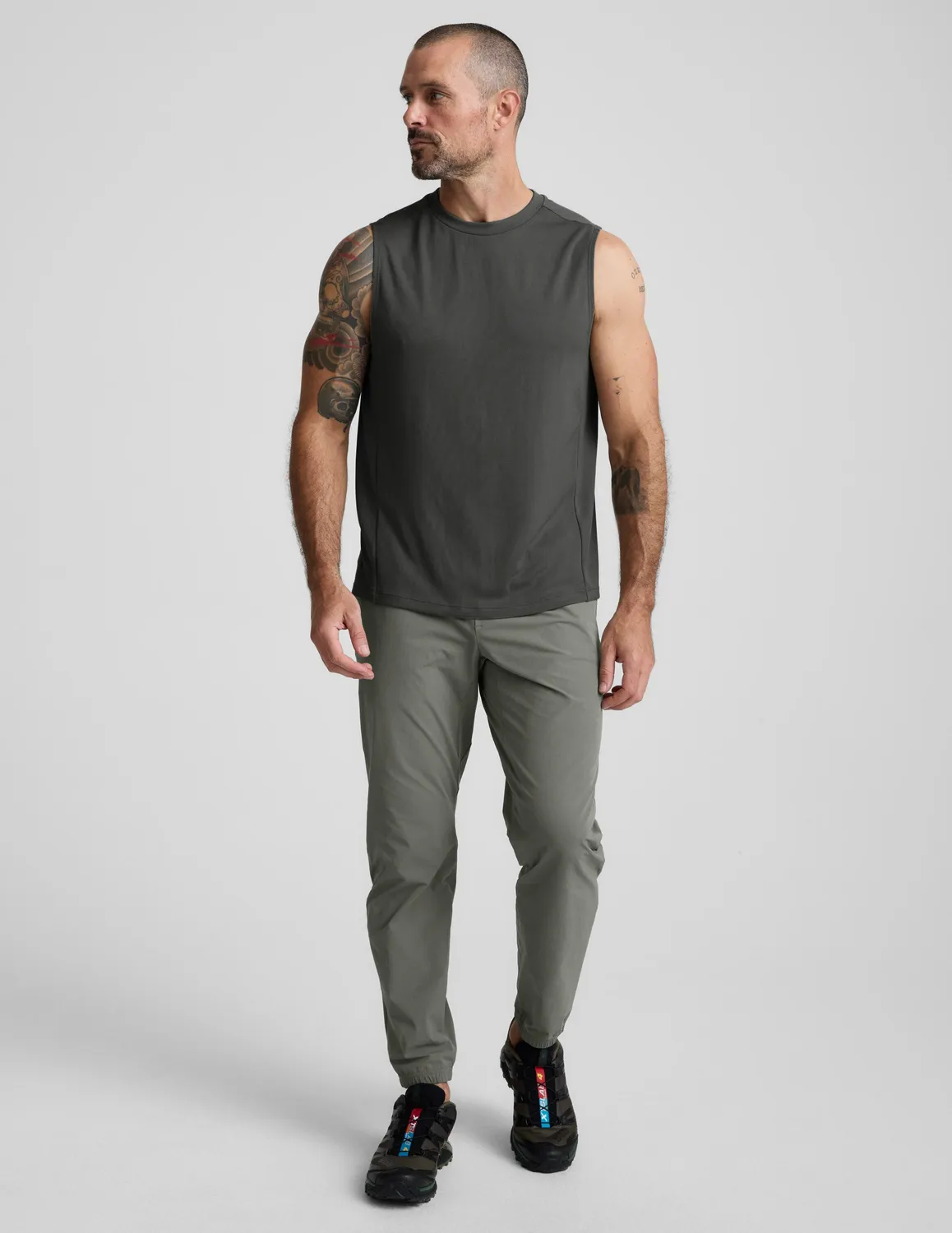 Beyond Yoga On The Go Men's Jogger träningsbyxor dusk basil lätt