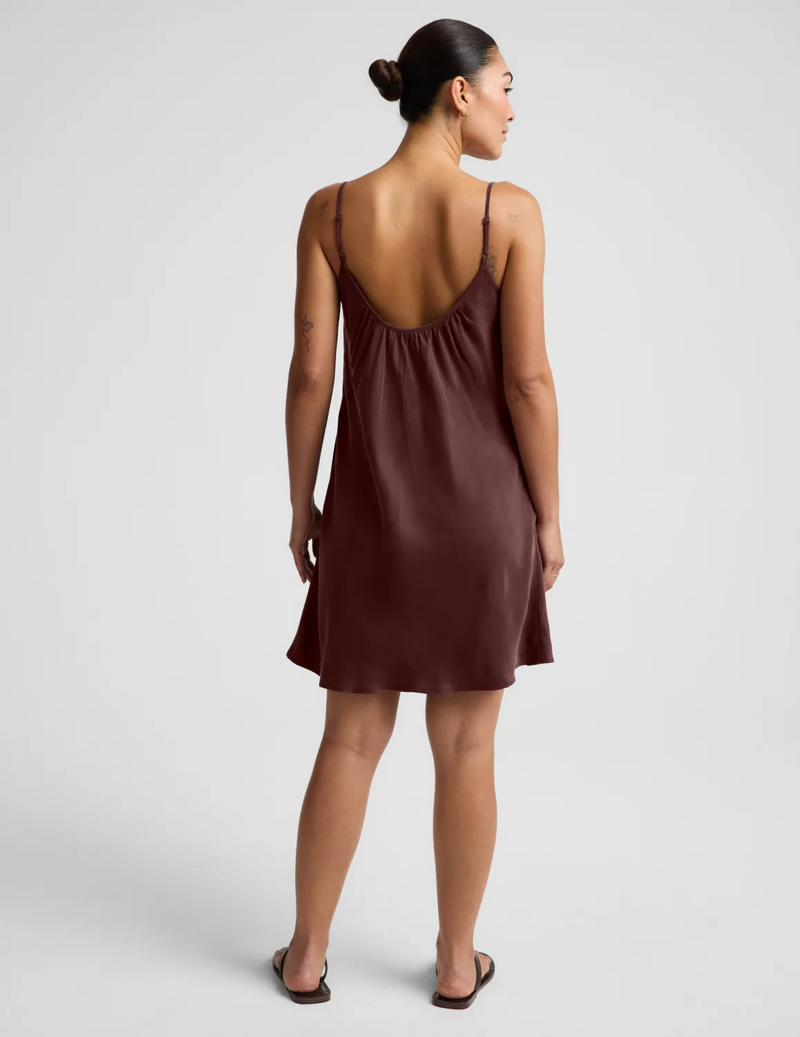 Beyond Yoga Sunkissed Cupro miniklänning Iced Mocha