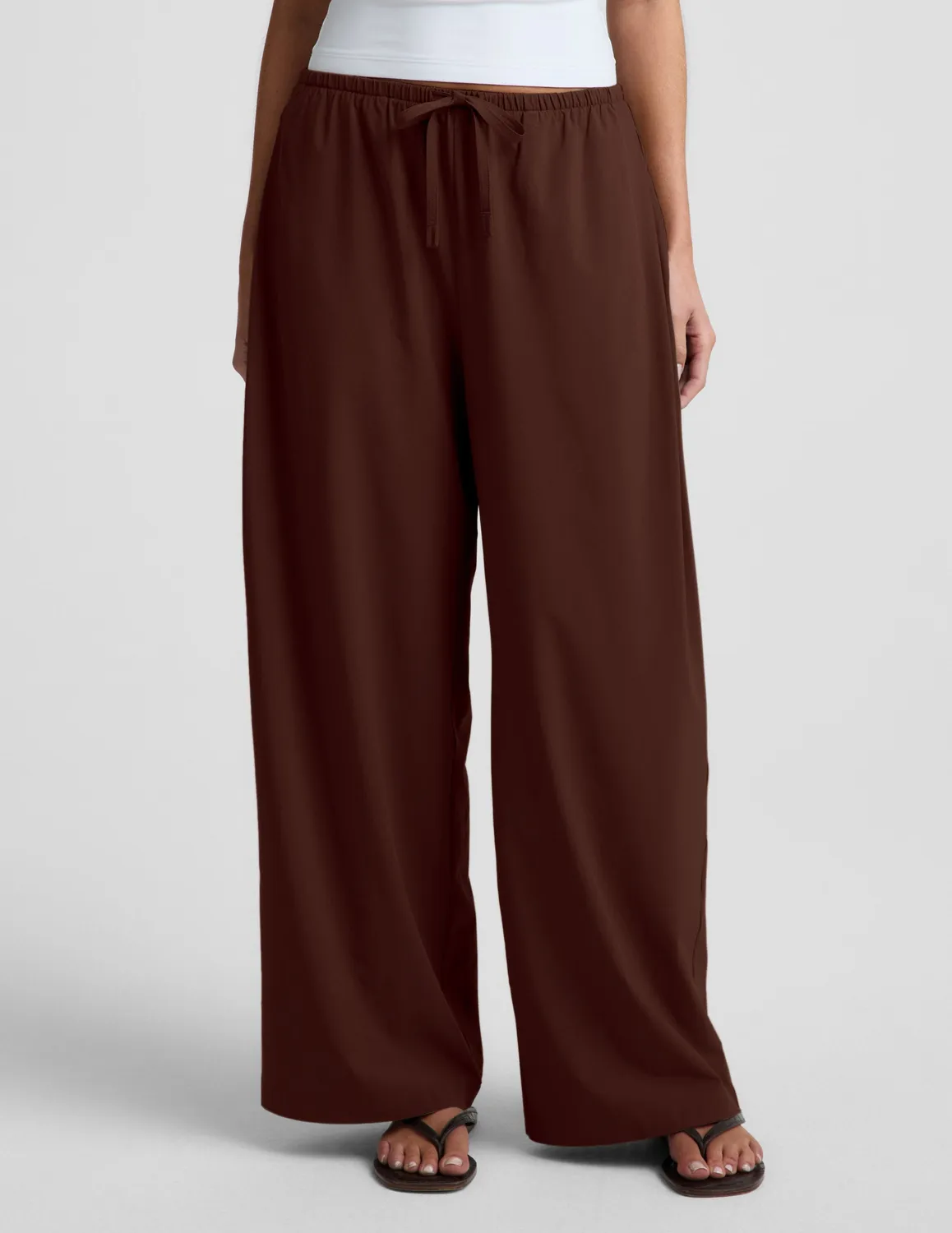 Beyond Yoga Solstice Drawstring Wide Leg Pant 29" byxor Iced Mocha vida