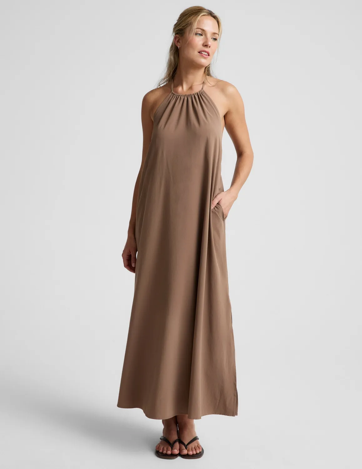 Beyond Yoga Go With The Flow halter maxiklänning Khaki neutral